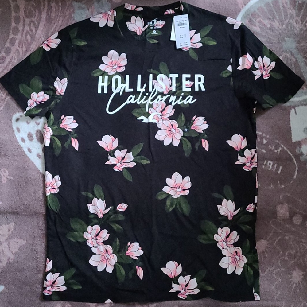 Hollister Floral Tee New with Tags